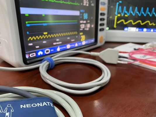 โรงพยาบาลการแพทย์เด็กเกิดใหม่ ผู้ป่วยติดตาม Multipara สําหรับ ICU รถพยาบาล OEM ODM