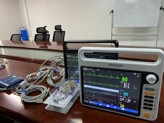 คลินิก โรงพยาบาล มอนิเตอร์ผู้ป่วยแบบพกพา 12.1 นิ้ว ด้วย EKG SPO2