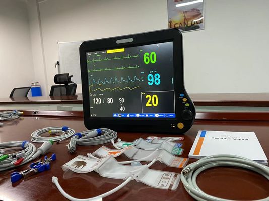 การผ่าตัดตรวจจับการเต้นของหัวใจ การใช้อัตวแพทย์ 15 นิ้ว ด้วย ECG NIBP SPO2