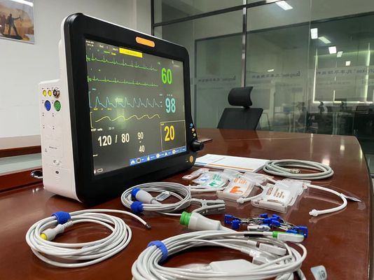 การผ่าตัดตรวจจับการเต้นของหัวใจ การใช้อัตวแพทย์ 15 นิ้ว ด้วย ECG NIBP SPO2