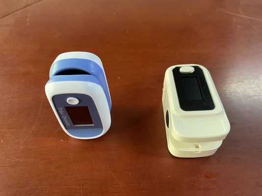 โรงพยาบาลการแพทย์ OLED Fingertip Pulse Oximeter สําหรับผู้ใหญ่ คลินิกเด็ก ติดตามออกซิเจนในเลือด
