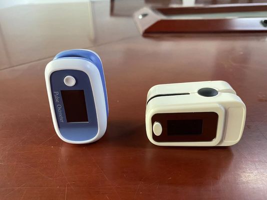 โรงพยาบาลการแพทย์ OLED Fingertip Pulse Oximeter สําหรับผู้ใหญ่ คลินิกเด็ก ติดตามออกซิเจนในเลือด