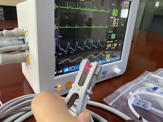 มอนิเตอร์ผู้ป่วยแพทย์สัตว์มือถือ 8.4 นิ้ว ความแม่นยําสูงสําหรับ EtCO2 ECG SPO2 NIBP Temp