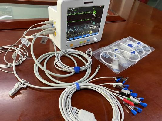 ติดตามผู้ป่วยแพทย์สัตว์แบบพกพา TFT LCD Screen พร้อม ECG SPO2 NIBP Temp Measurement