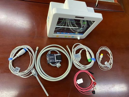เครื่องตรวจสอบผู้ป่วยทารกที่เกิดใหม่ที่เบา ECG SPO2 NIBP Temp เครื่องตรวจสอบสัญลักษณ์สําคัญที่พกพาได้